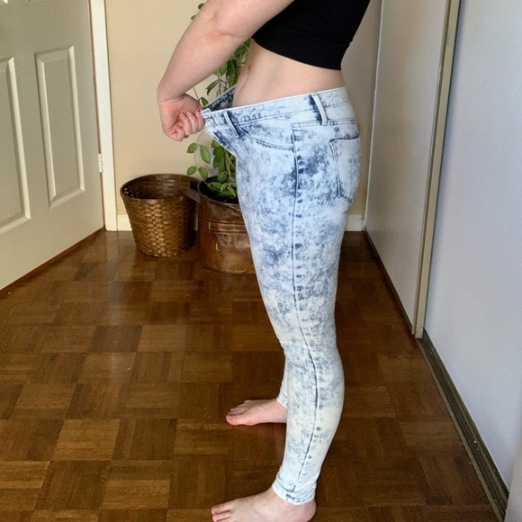 Mid-rise Acid Wash Skinny Jeans - Picture 7 of 9